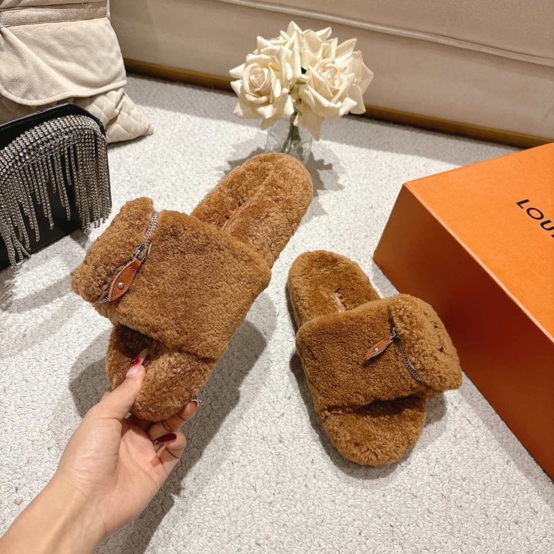 l0vis Vvtt0n slippers